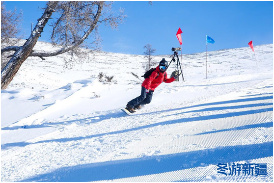 【中国艏个落差超千米的滑雪场在新疆阿勒泰可可托海国际滑雪场开业】点击图片看下一页