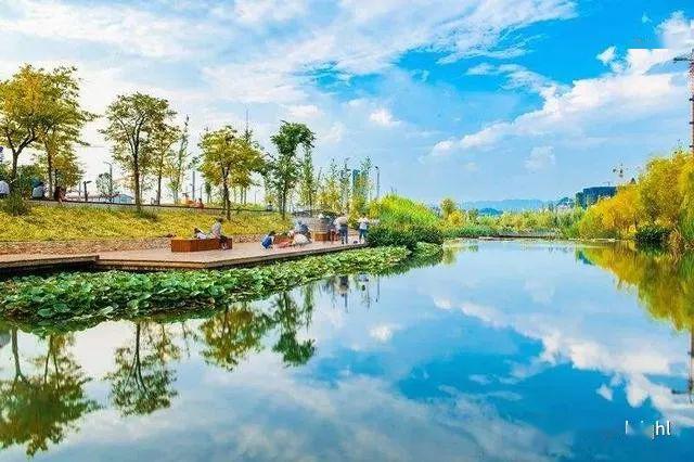 出游 | 湖光山色美不胜收！到兴义一定要去这些地方走走！