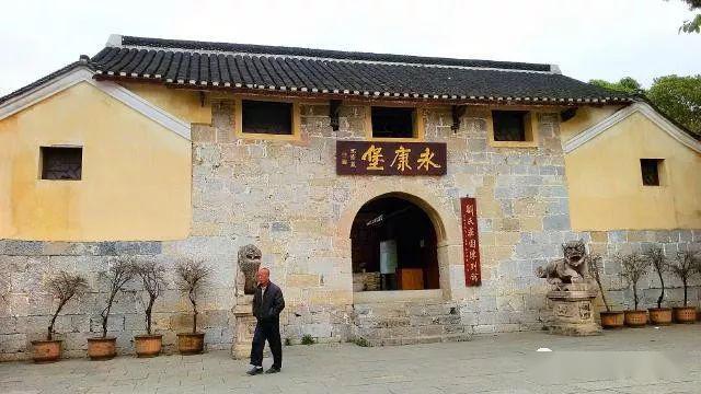 出游 | 湖光山色美不胜收！到兴义一定要去这些地方走走！