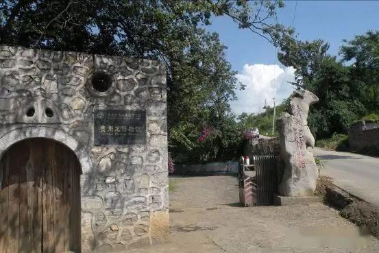 出游 | 湖光山色美不胜收！到兴义一定要去这些地方走走！